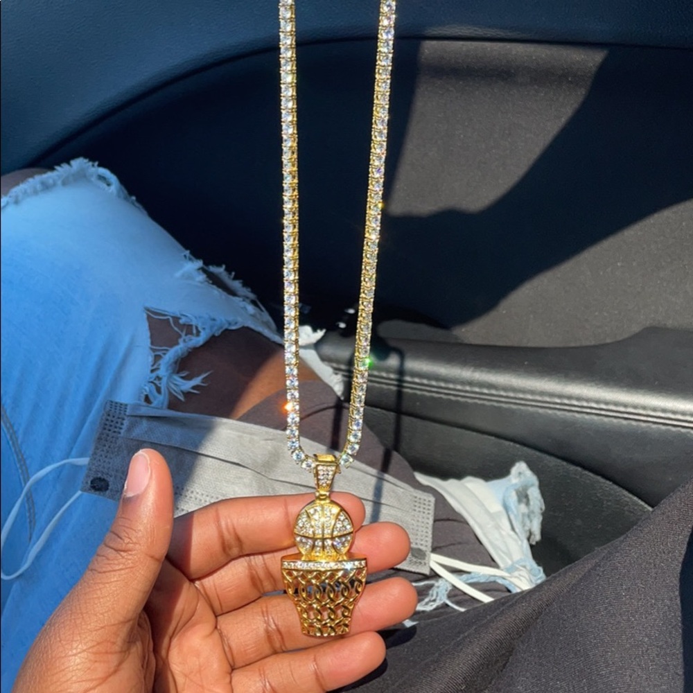 18” Diamond tennis chain with gold pendant